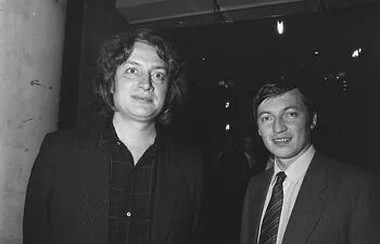 Jan Timman y Anatoly Karpov en Tilburg 1986 (Foto, Archivos Nacionales de los Países Bajos, Rob C. Croes Anefo).