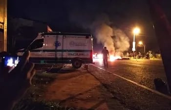 Una de las ambulancias atacadas durante las manifestaciones de adherentes de Paraguayo Cubas.