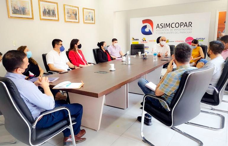 Representantes de  Asimcopar  y los importadores textiles  se reunieron ayer para afinar detalles del acuerdo que busca ayudar a mipymes que tienen acuerdos con los socios del gremio.