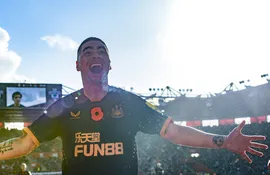 Miguel Almirón festeja el tanto que convirtió contra el Southampton por la décimo quinta jornada de la Premier League.