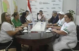 Miembros del gremio de enfermería se reunieron hoy con el ministro de Salud, Julio Borba, y otras autoridades de Salud Pública,