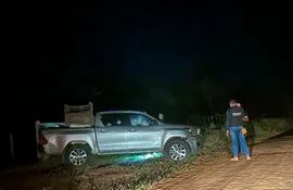 Fotografía de la camioneta en la que se transportaban las víctimas del triple homicidio en la colonia Rinconada, distrito de Bella Vista Norte, Amambay.
