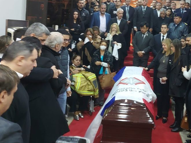 Fiscales rinden homenaje al fiscal Marcelo Pecci, asesinado por sicario en Colombia.
