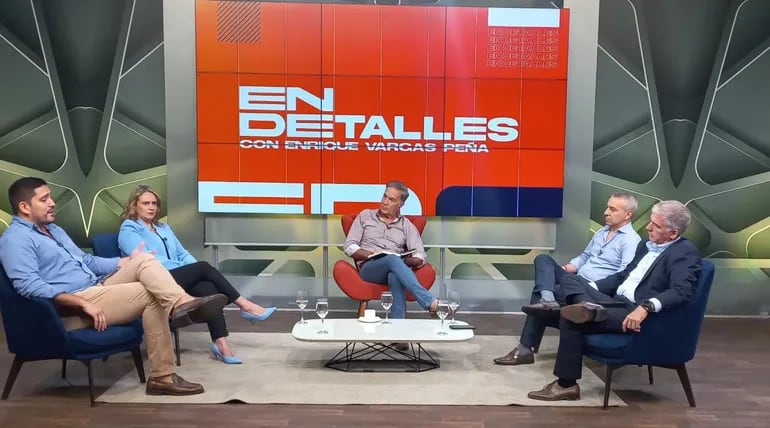 Los candidatos a diputados por Asunción Daniel Centurión (ANR-FR), Agustín Saguier (Concertación), Mauricio Espínola (ANR-FR) y Rocío Vallejos (PPQ) en ABC TV.
