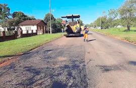 Varias calles de la comunidad fueron asfaltadas con el apoyo del Ministerio de Obras Públicas.