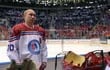 el-presidente-ruso-vladimir-putin-se-puso-los-patines-para-disputar-un-partido-de-hockey-sobre-hielo-con-estrellas-en-activo-y-retiradas-del-deport-173052000000-1329561.JPG
