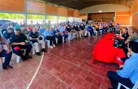 De la reunión realizada en el polideportivo de esta ciudad participaron distintas organizaciones, autoridades locales y la Policía Nacional.