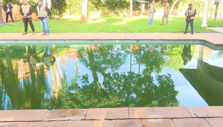 piscina vivienda abandonada Asunción