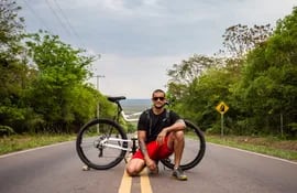 Alexander Ghiringhelli, paraguayo que realizará un recorrido por Sudamérica en bicicleta paraguaya.