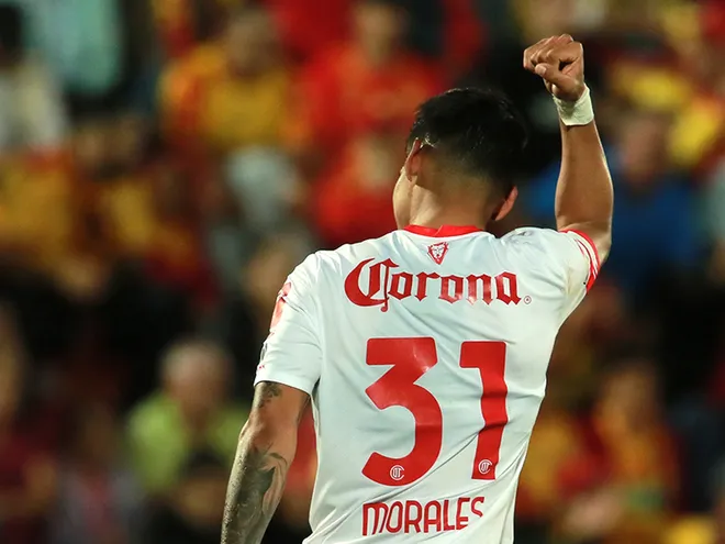 El paraguayo Robert Morales, futbolista del Toluca, celebra un gol en un partido ante Herediano por la Concachampions, en el estadio Alejandro Morena Soto, en Ajuela, Costa Rica.