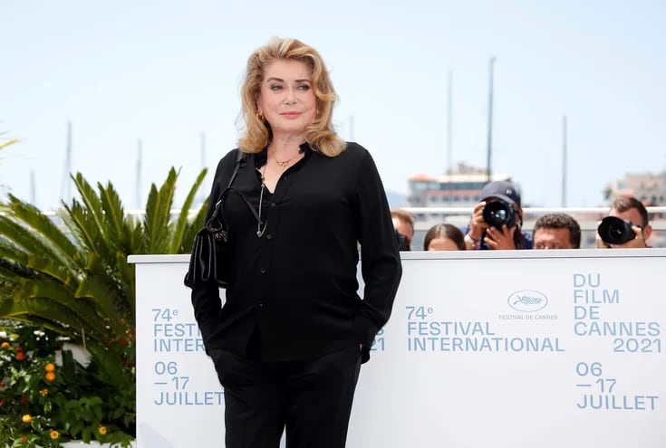 La actriz Catherine Deneuve se encuentra presentando la película "De Son Vivant" en el Festival de Cannes.