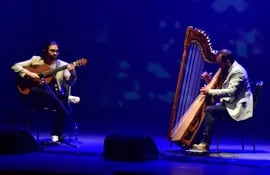 Pedro Martínez y Sixto Corbalán en el 15 Festival Mundial del Arpa, Asunción, octubre de 2022.
