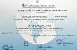 El supuesto título de abogado del senador cartista Hernán Rivas, entregado por la Universidad Sudamericana.