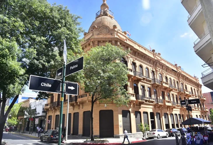 Sede del Ministerio de Economía y Finanzas (MEF), ubicado en el microcentro de Asunción.