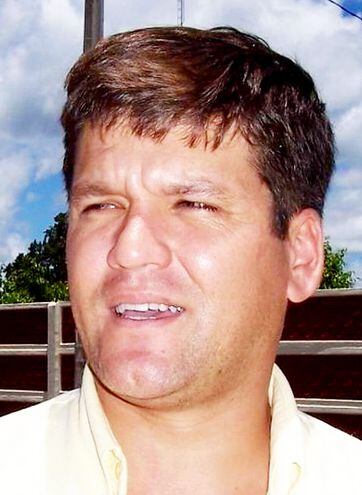Édgar Walco Araújo (ANR), exintendente municipal del distrito caazapeño de Yuty, procesado por lesión de confianza desde 2011. Tiene orden de captura.