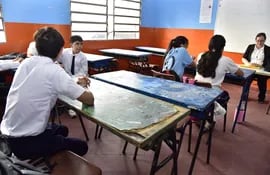 Los docentes paraguayos cumplen su labor pese a todas las dificultades a las que se enfrentan.