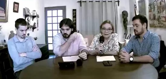 Ana María Morra viuda de Leguizamón y sus hijos, hoy durante una conferencia de prensa, a 30 años de la muerte del periodista