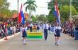 Desfile estudiantil en hornor al aniversario de fundación y distriación de la ciudad de Yataity del Guairá.