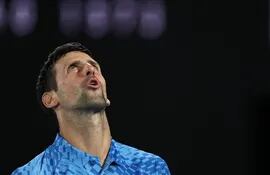 Novak Djokovic (35 años y 5 del mundo) tuvo un debut contundente ayer en la pista de Melbourne, en el primer Grand Slam del año.