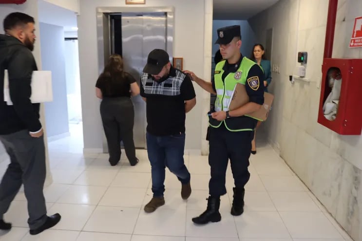 Óscar Erwin Villamayor Báez, detenido en sede de la Unidad Especializada en Delitos Económicos y Anticorrupción (UDEA).