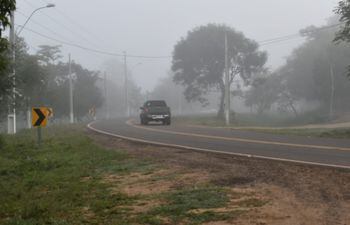 Escasa visibilidad por niebla en Ayolas.
