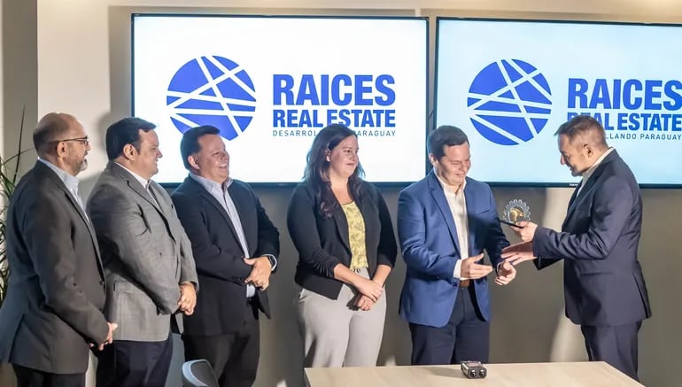 Ernesto Figueredo, presidente de Raíces Real Estate, recibió el premio IADEF & ILAEF 2021 - IX Edición.