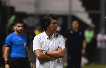 Daniel Garnero, técnico de Libertad en el partido contra Nacional.