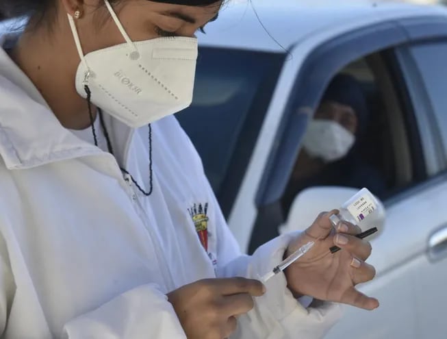 Vacunación antiCovid en la Costanera de Asunción