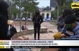 Estudiantes lamentan postergación de "Arancel Cero"