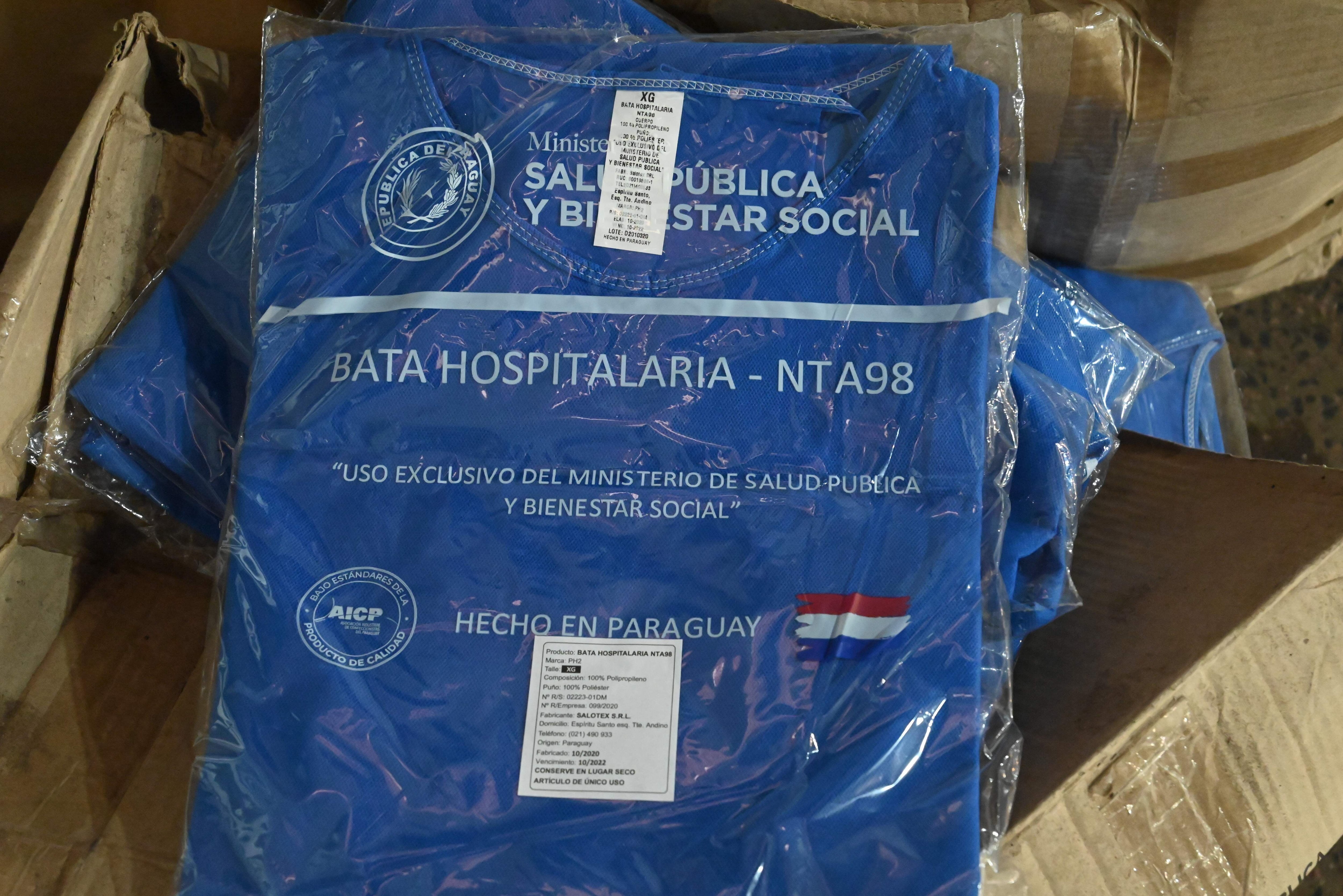 Batas donadas por el Ministerio de Salud, abandonadas por la Municipalidad de Asunción, que a su vez compró el mismo producto.