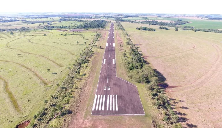 Pista de aterrizaje del aeropuerto de Salto del Guairá que podría  contar con hangares.