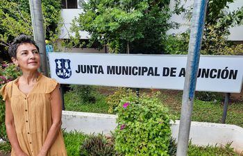 Marisol Pecci, frente a la junta municipal.