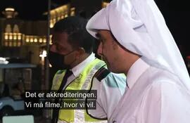 Un periodista de Dinamarca fue increpado  con tres hombres del país árabe y tuvo una polémica discusión en vivo.