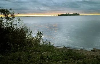 El lago Ypoá está en grave situación ambiental.