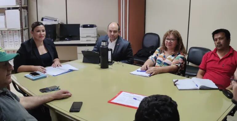 El titular de la INC, Ernesto Benítez, participó de una reunión tripartita en el Ministerio de Trabajo.