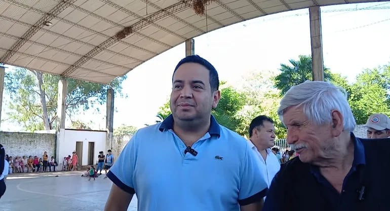 Gobernador de Central, Ricardo Estigarribi junto al intendente de Limpio, Optaciano Gómez