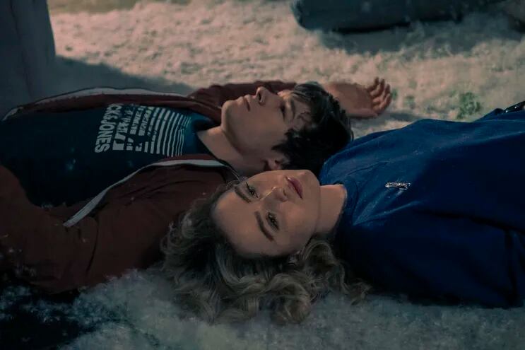 Kathryn Newton y Kyle Allen en "The Map of Tiny Perfect Things".