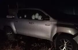 Camioneta en la que se transportaban las víctimas del triple homicidio en la colonia Rinconada distrito de Bella Vista Norte, departamento de Amambay.