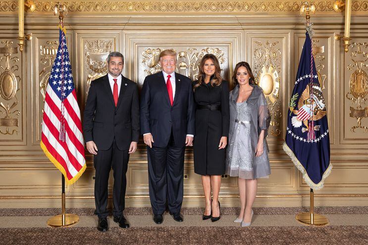 El presidente de la República, Mario Abdo Benítez, el presidente de EE.UU., Donald Trump, la Primera Dama de EE.UU., Melania Trump y la Primera Dama de la Nación, Silvana de Abdo.