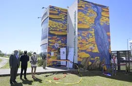 Vista del mural "Mbiguá", de Iván Vázquez, que el año pasado obtuvo el Premio de Artes Visuales de la Embajada de Alemania. La obra está en el Centro de Información Turística de la Costanera de Asunción.