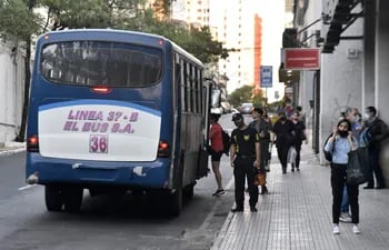 Bus en mal estado. Personas lo sufren en Asunción y área metropolitana. (archivo).