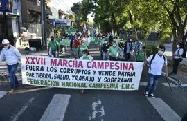 Campesinos marcha en modo covid este 2021 para exigir el cambio de Gobierno y recordar las históricas reivindicaciones del sector.
