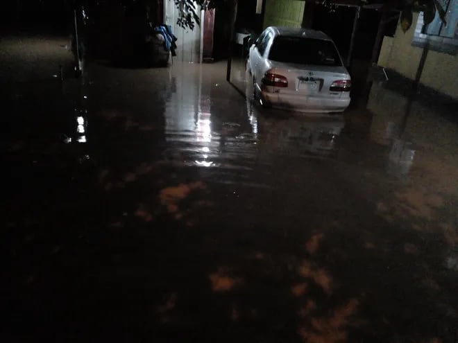 La torrencial lluvia de la madrugada dejó a varias viviendas inundadas
