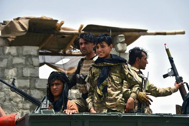 Policías afganos en un punto de control en la provincia de Kandahar, el pasado domingo.