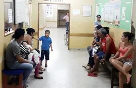 pacientes-provenientes-de-distintas-comunidades-del-departamento-de-caaguazu-deben-aguardar-por-muchas-horas-en-el-hospital-de-cnel-oviedo-ante-la-f-213600000000-1283398.jpg