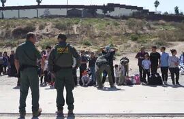 San Diego declara “crisis humanitaria” tras liberación masiva de migrantes en las calles