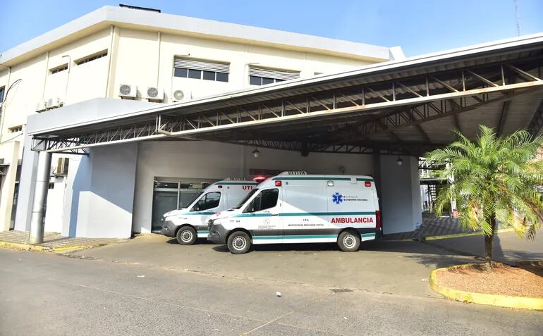 De 14 ambulancias del IPS para área metropolitana, actualmente solo 6 unidades están operativas.