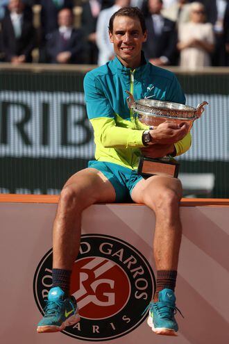 Rafael Nadal recibió por decimocuarta oportunidad la Copa de los Mosqueteros, toda una hazaña del español en París.