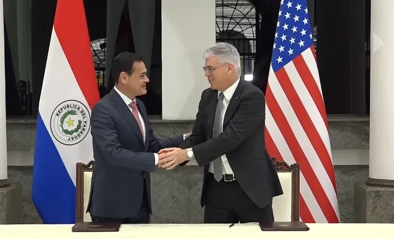 El canciller Rubén Ramírez Lezcano y el embajador de los Estados Unidos, Marc Ostfield.