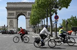 En París, mucha gente también elige la bicicleta como medio de transporte. (archivo)